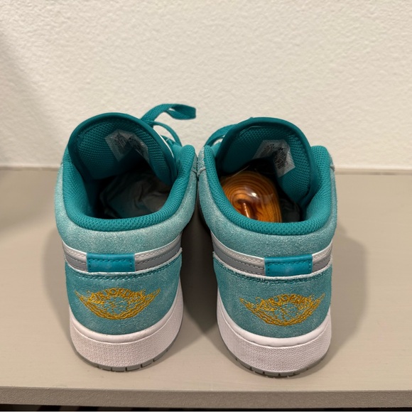 Jordan Sneakers Teal and White - Picture 3 of 6